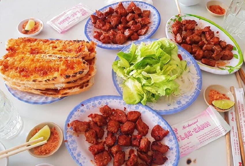 Bò Lạc Cảnh Nha Trang nướng than thơm lừng, đậm vị, mềm ngon khó cưỡng