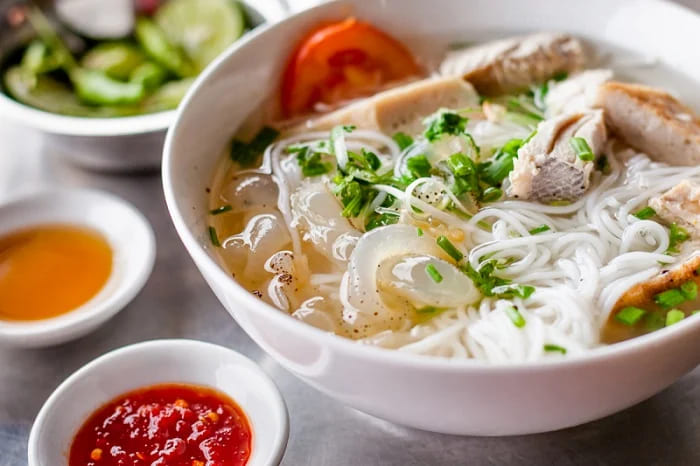 Bún sứa Nha Trang giòn sật, nước dùng thanh ngọt, đậm hương vị biển