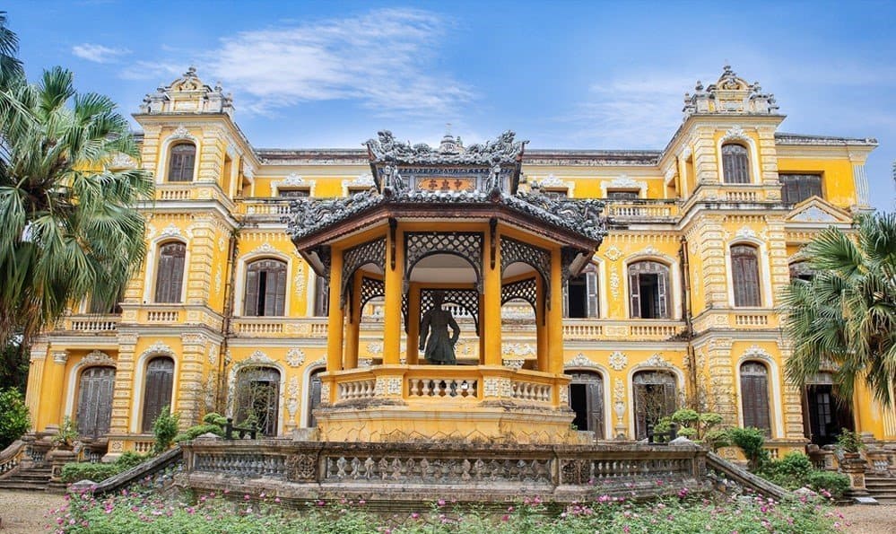 du lịch huế Cung An Định lộng lẫy, mang nét kiến trúc giao thoa Á – Âu