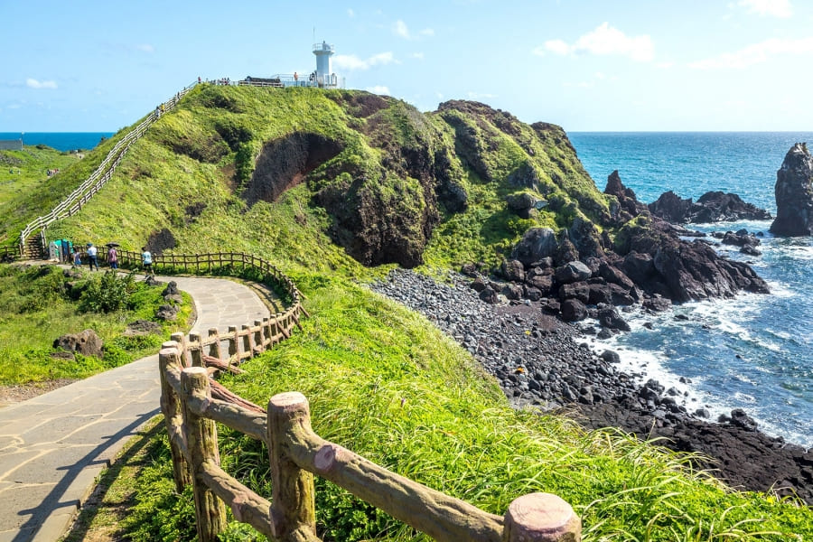 Đảo Jeju là thiên đường du lịch Hàn Quốc, nổi bật với cảnh quan thiên nhiên hùng vĩ và bầu không khí trong lành