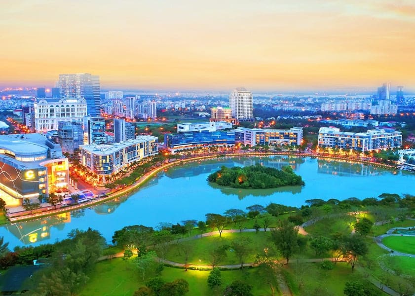 Hồ Bán Nguyệt Hưng Yên - địa điểm du lịch Hưng Yên lý tưởng để thư giãn và thưởng thức vẻ đẹp thiên nhiên