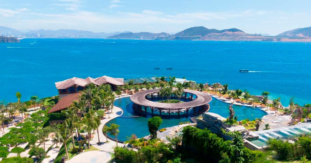Hòn Tằm là điểm du lịch Nha Trang lý tưởng với biển xanh, cát trắng và nhiều hoạt động giải trí