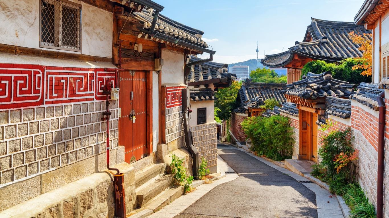 Làng Bukchon Hanok là ngôi làng cổ với những ngôi nhà truyền thống Hàn Quốc tuyệt đẹp