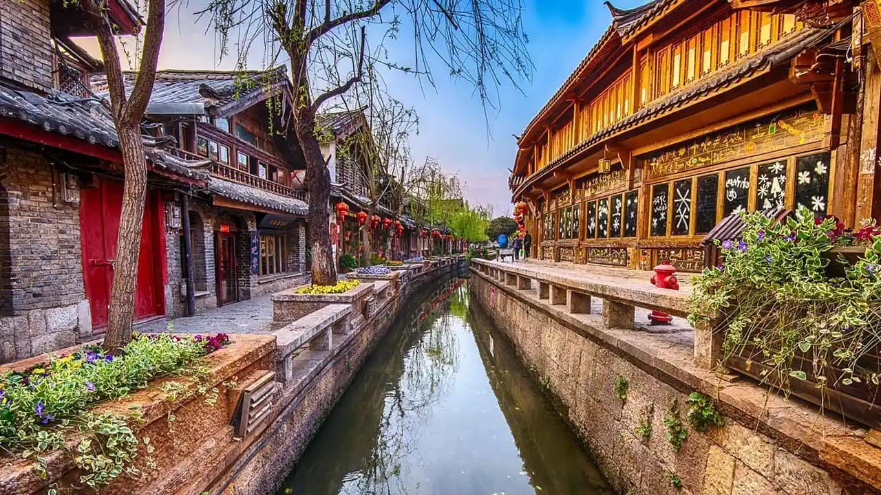 du lịch trung quốc Thành phố cổ Lệ Giang – vẻ đẹp trầm mặc với những con kênh uốn lượn và kiến trúc cổ kính