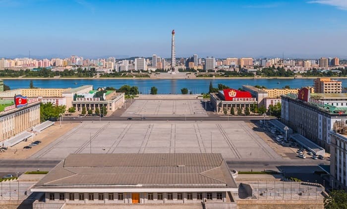 du lịch triều tiên Quảng trường Kim Nhật Thành là nơi diễn ra các sự kiện và diễu hành quan trọng của Triều Tiên