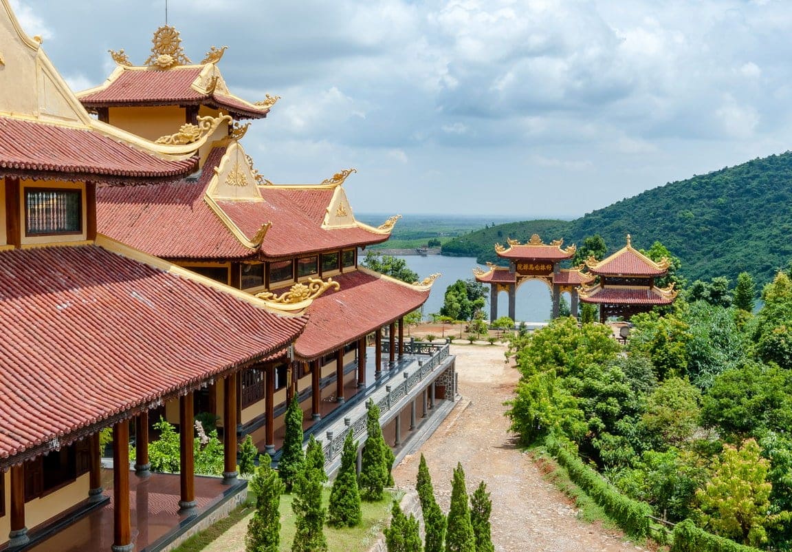 du lịch huế Thiền viện Trúc Lâm Bạch Mã thanh tịnh, ẩn mình giữa núi rừng xanh biếc