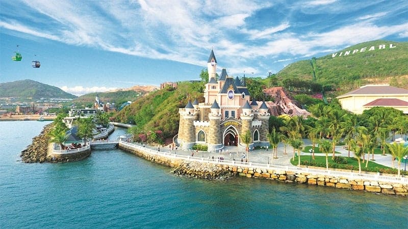 Du lịch Nha Trang – thành phố biển xinh đẹp với bãi cát trắng, nước biển trong xanh và ẩm thực hấp dẫn