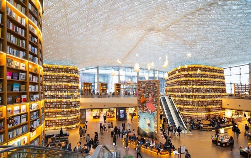 Thư viện Starfield gây ấn tượng với không gian rộng lớn và những kệ sách khổng lồ giữa lòng Seoul