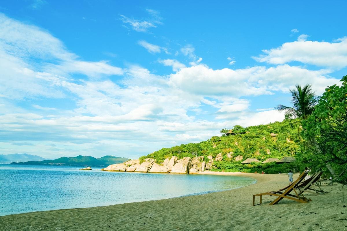 Vịnh Ninh Vân là thiên đường nghỉ dưỡng yên bình giữa biển xanh Nha Trang