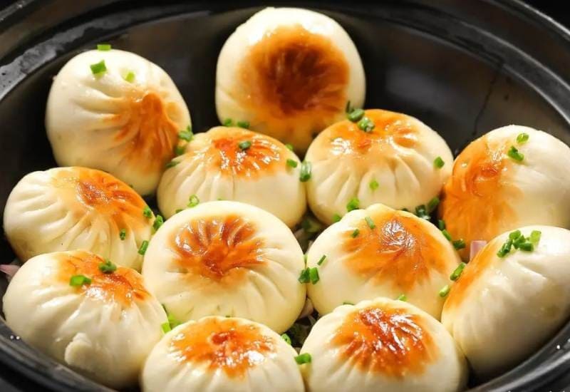 du lịch thượng hải Bánh bao chiên giòn rụm, nhân thịt đậm đà, hấp dẫn mọi thực khách
