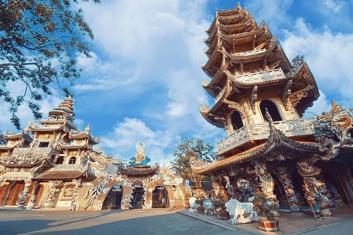 Chùa Linh Phước Đà Lạt nổi bật với kiến trúc khảm sành và nhiều kỷ lục ấn tượng