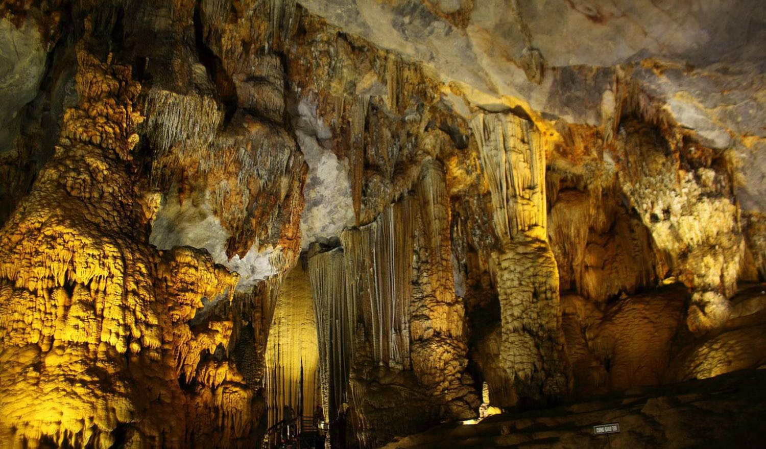 du lịch mộc châu Ngũ Động Bản Ôn ẩn mình giữa núi rừng, mang vẻ đẹp hoang sơ gắn liền ngũ hành