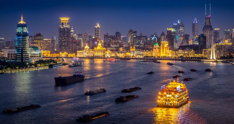 du lịch thượng hải Sông Hoàng Phố uốn lượn giữa lòng Thượng Hải, chia thành phố thành hai bờ hiện đại và cổ kính
