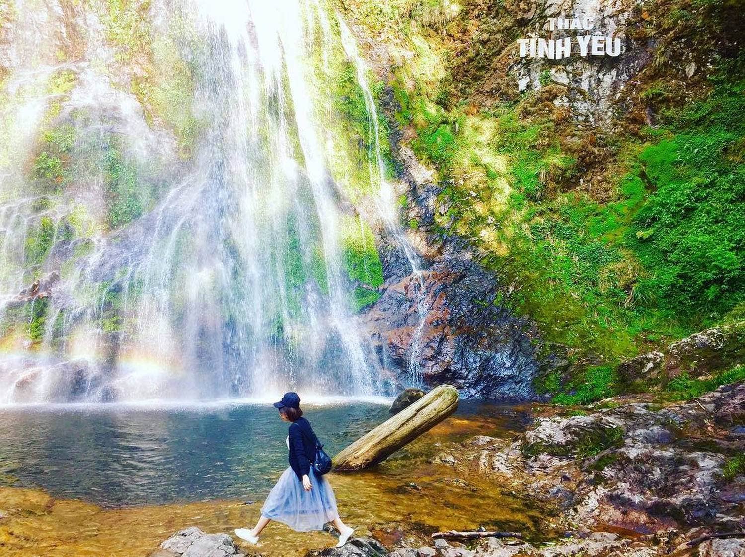 Thác Bạc – Thác Tình Yêu là hai ngọn thác đẹp, hoang sơ, mang vẻ đẹp thơ mộng giữa núi rừng Sapa
