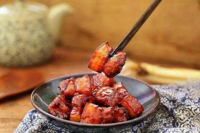 du lịch thượng hải Thịt lợn om mềm thơm, đậm đà hương vị, nhất định phải thử khi du lịch Thượng Hải