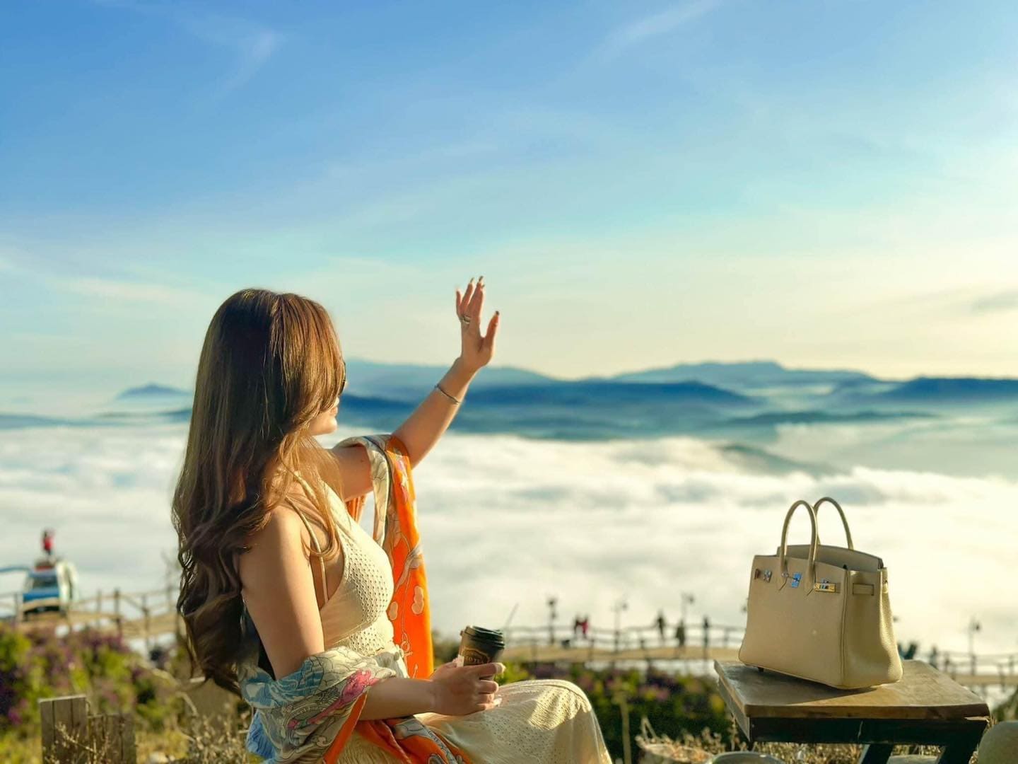 đồi chè cầu đất Chia sẻ mẹo săn mây đồi chè Cầu Đất đẹp nhất vào sáng sớm mùa lạnh