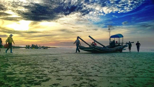 biển hải thịnh Bãi biển Hải Thịnh Nam Định – điểm đến hoang sơ, yên bình với bãi cát mịn và làn nước trong xanh