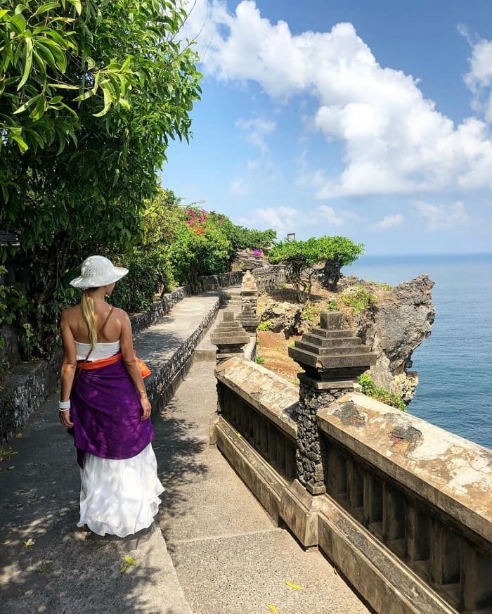 uluwatu temple Đến đền Uluwatu bằng taxi hoặc thuê xe riêng là tiện nhất