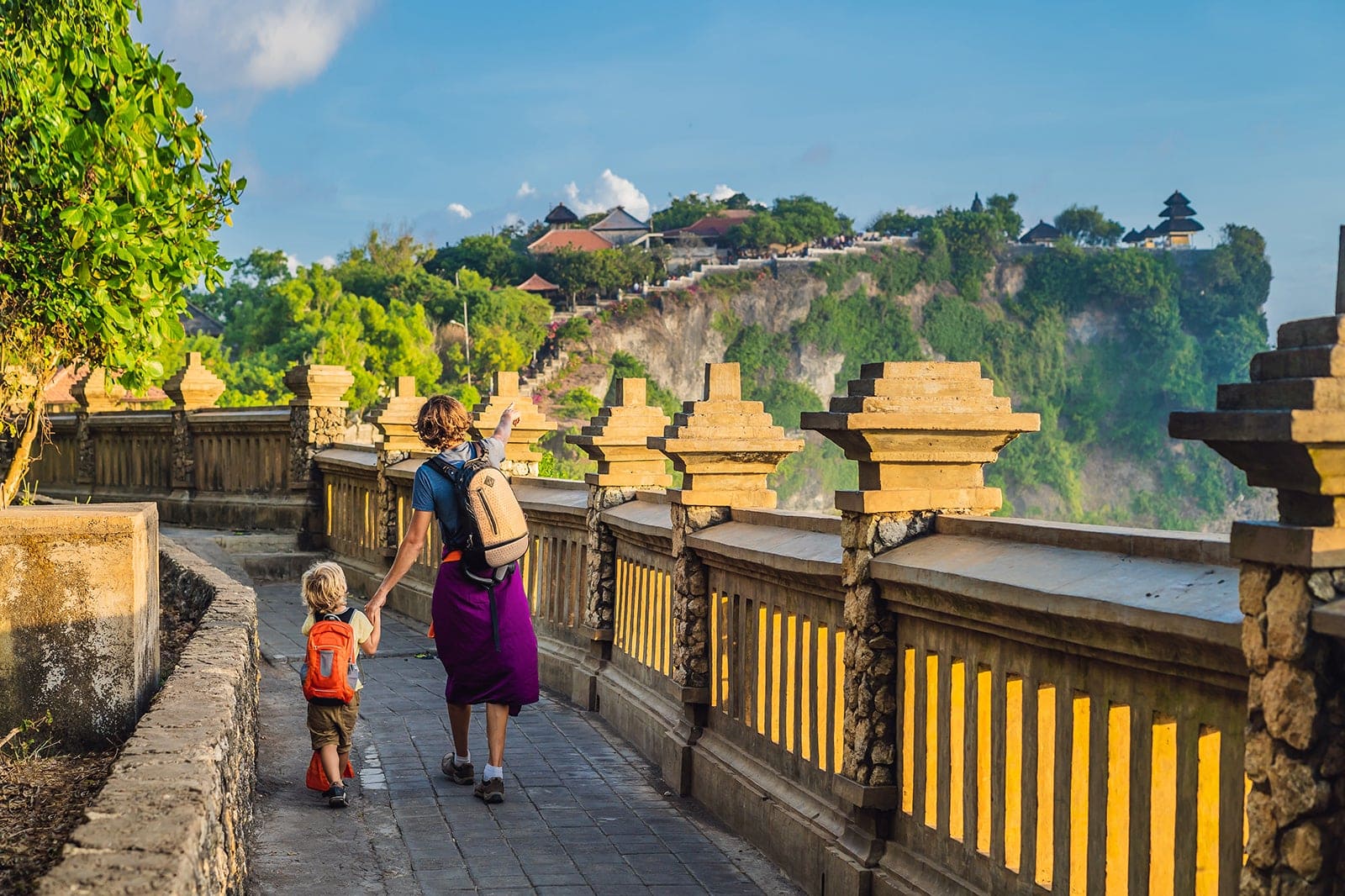 uluwatu temple Đền Uluwatu nổi bật với kiến trúc độc đáo, nhìn ra biển Ấn Độ Dương bao la