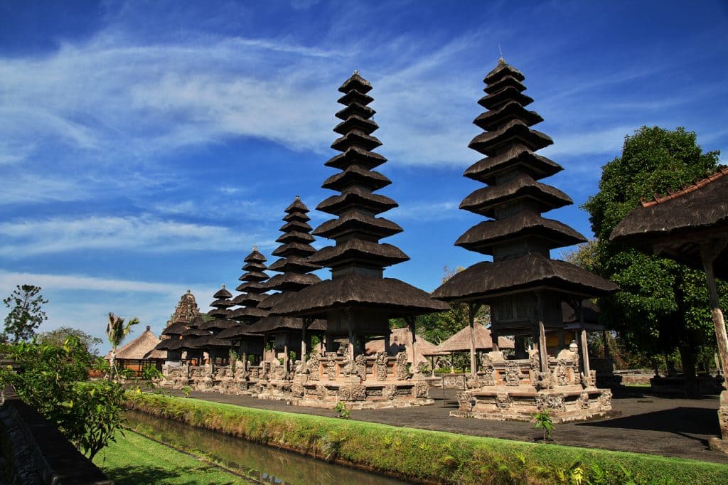 uluwatu temple Uluwatu Temple có lịch sử hơn 1.000 năm gắn liền với nhà sư Mpu Kunturan