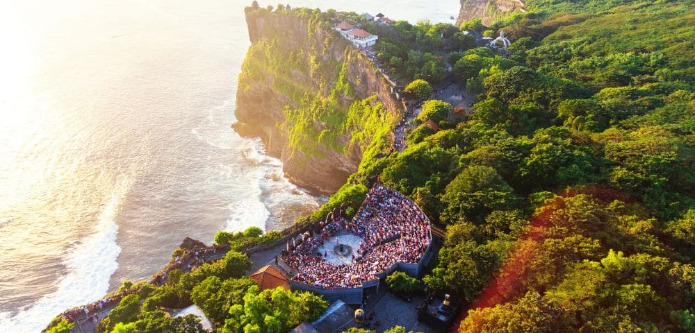 uluwatu temple Đền Uluwatu đẹp hùng vĩ bên vách đá biển