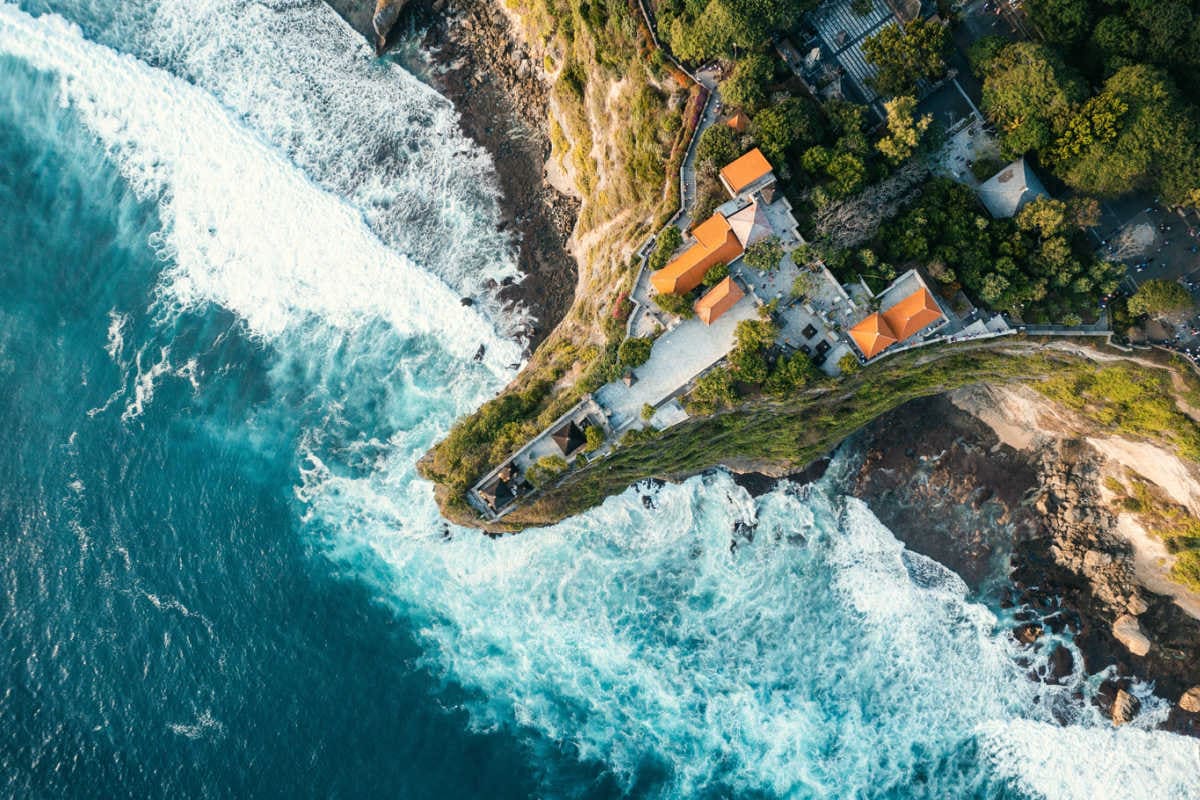 uluwatu temple Có nhiều khách sạn gần đền Uluwatu với tầm nhìn tuyệt đẹp và dịch vụ tiện nghi