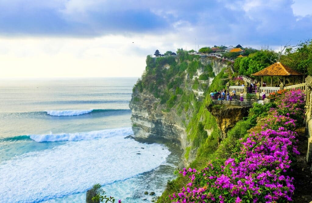 uluwatu temple Tháng 6 - tháng 8 là thời điểm lý tưởng để tham quan đền Uluwatu Temple