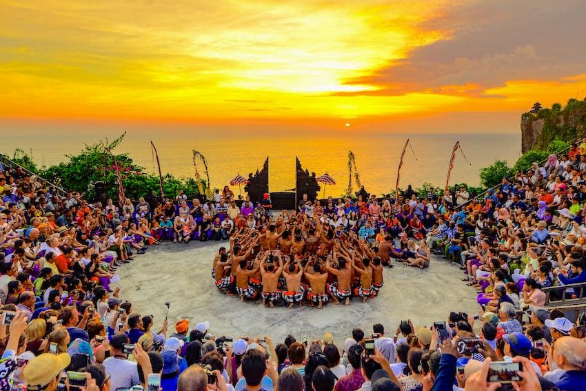uluwatu temple Xem múa Kecak dưới hoàng hôn - một trải nghiệm kỳ diệu và đặc sắc