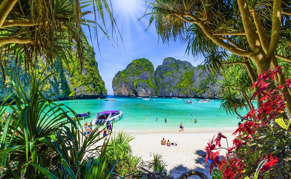 tháng 7 nên đi du lịch ở đâu Phuket tháng 7 yên bình với biển xanh tuyệt đẹp và ẩm thực hấp dẫn