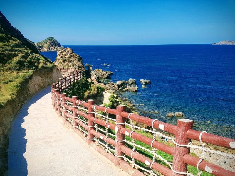 tháng 7 nên đi du lịch ở đâu Quy Nhơn tháng 7 biển xanh, cát trắng sẽ là trải nghiệm tuyệt vời