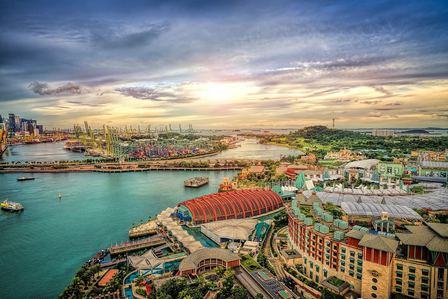 tháng 7 nên đi du lịch ở đâu Sentosa tháng 7 rộn ràng với biển xanh và nhiều trò chơi thú vị