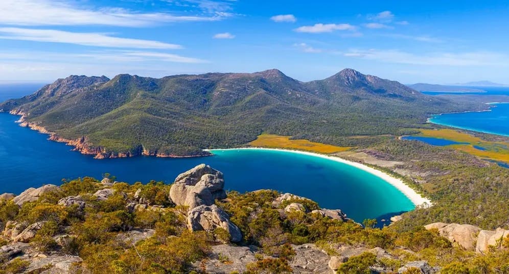 đảo tasmania Công viên Quốc gia Freycinet quyến rũ với biển xanh và cát trắng