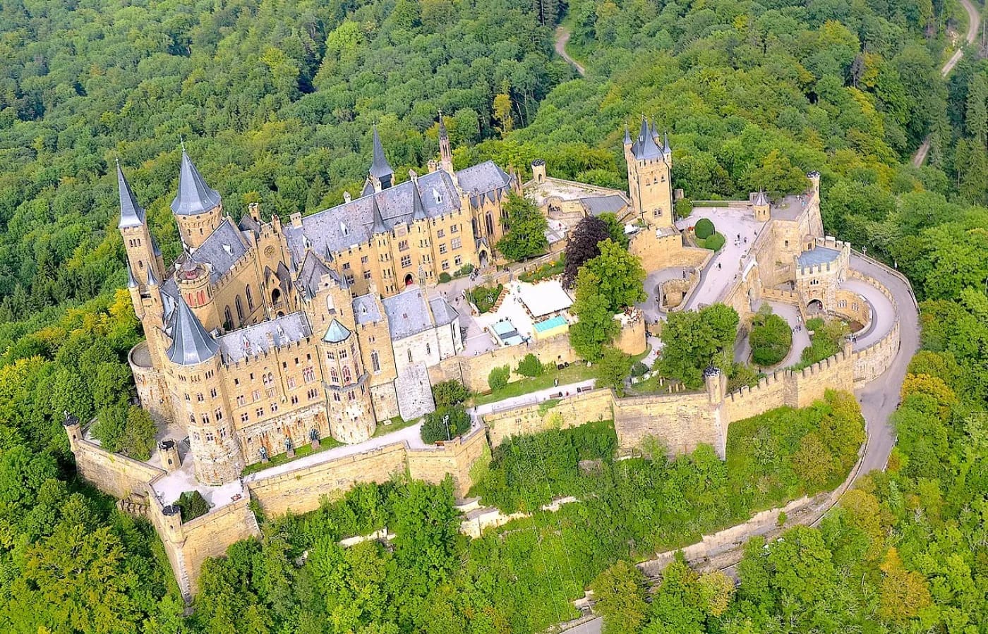 du lịch đức Lâu đài Hohenzollern – kiệt tác kiến trúc nằm trên đỉnh núi hùng vĩ
