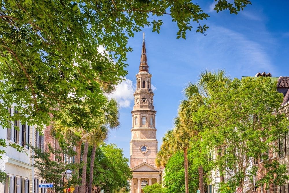 charleston Mùa hạ Charleston xanh mát với hàng cây rợp bóng và không khí biển dịu dàng