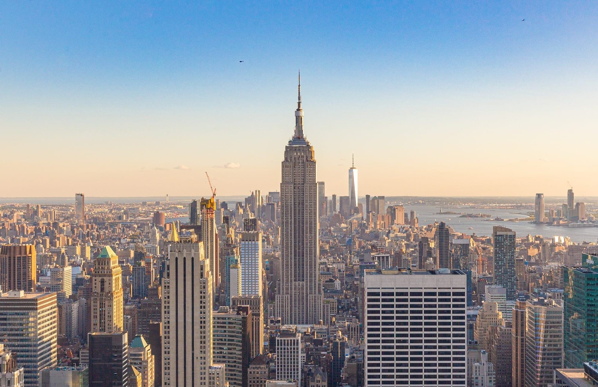 new york Empire State Building – biểu tượng kiến trúc tráng lệ của New York, nơi du khách có thể ngắm toàn cảnh thành phố từ độ cao ấn tượng