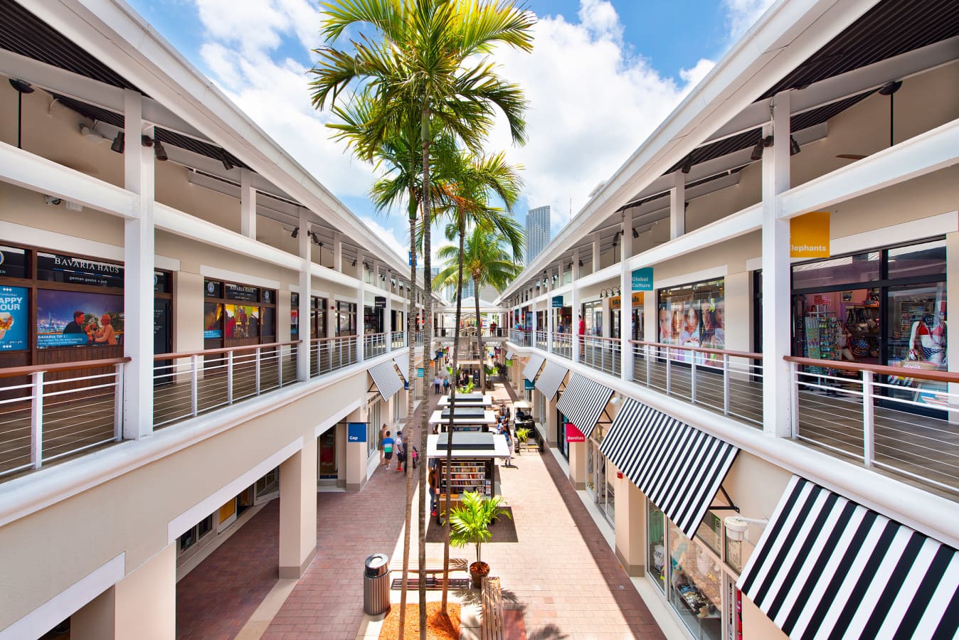 miami Bayside Marketplace – khu mua sắm, ẩm thực và giải trí sôi động bên vịnh Miami
