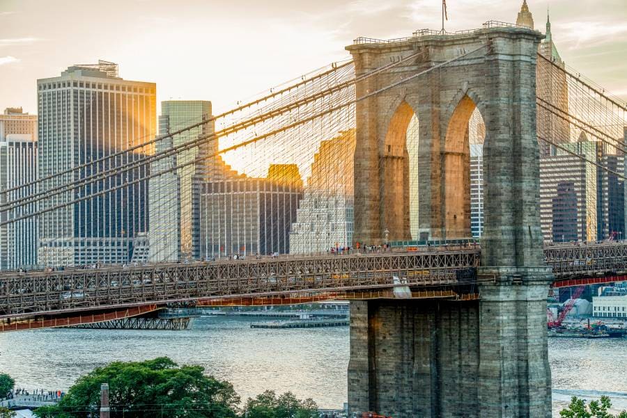 new york Cây cầu Brooklyn – biểu tượng nối liền Manhattan và Brooklyn, là điểm check-in nổi tiếng với tầm nhìn ngoạn mục toàn cảnh New York