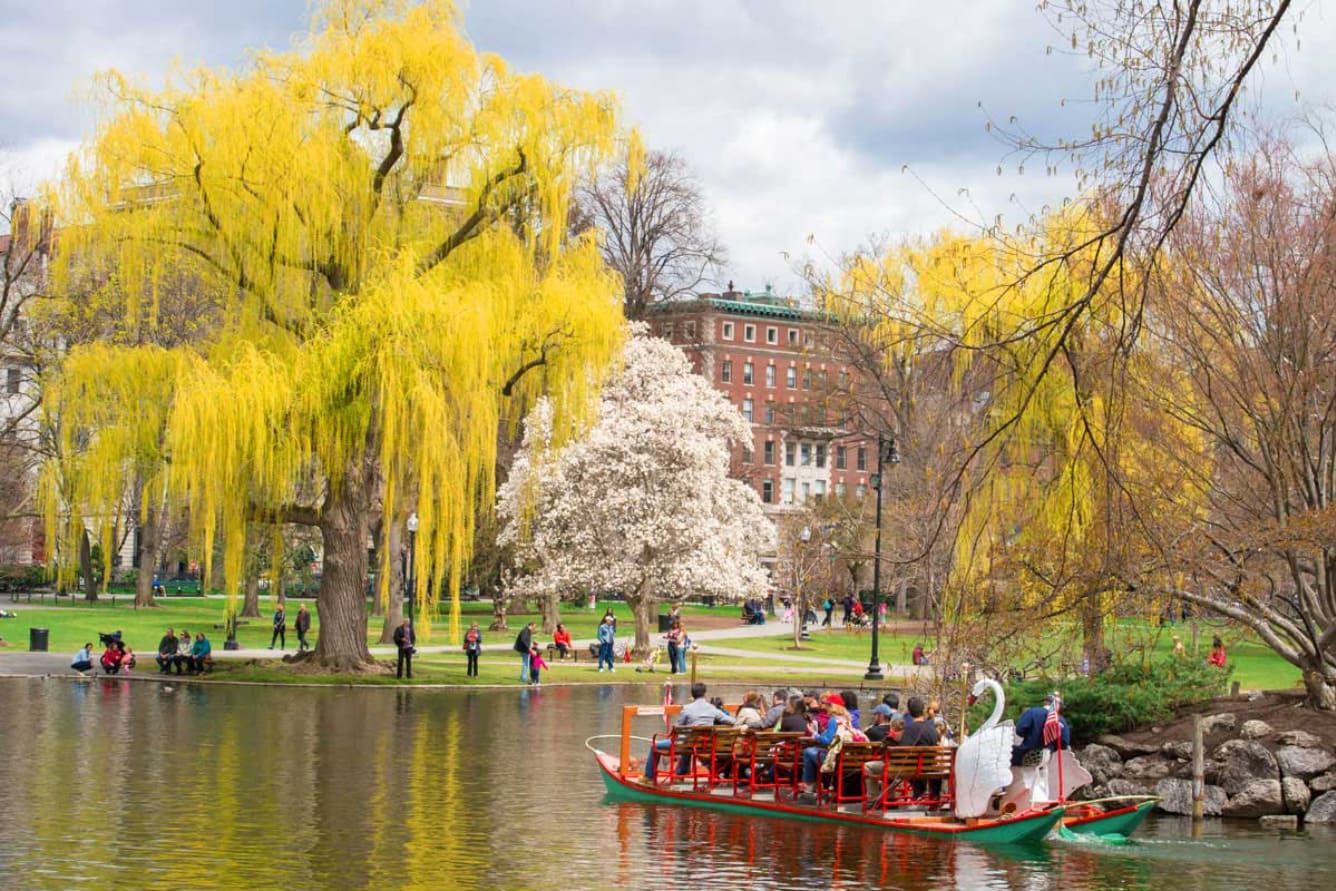 boston Công viên Boston Common là lá phổi xanh giữa lòng thành phố và cũng là công viên công cộng lâu đời nhất nước Mỹ