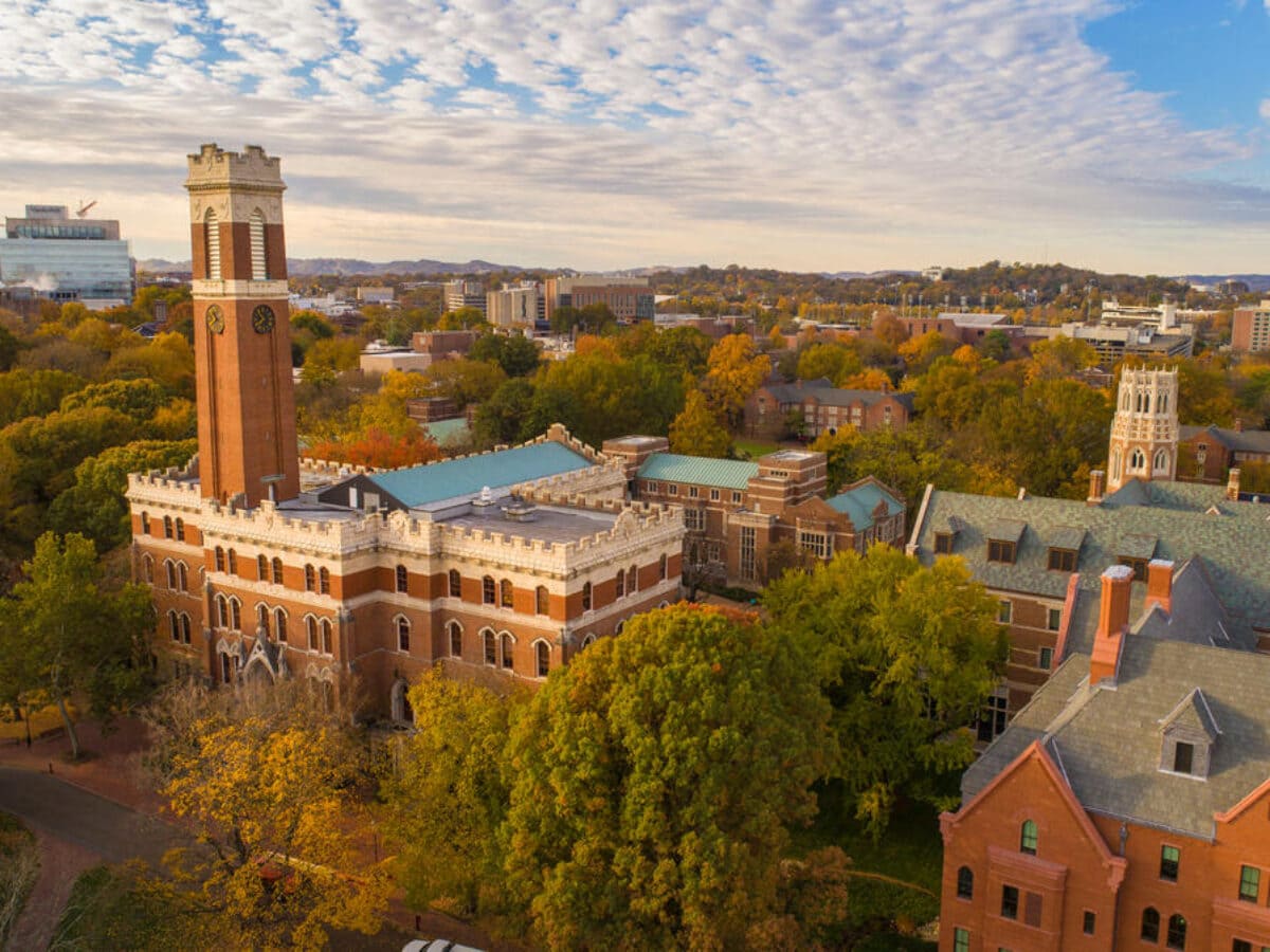 Đại học Vanderbilt – ngôi trường danh tiếng với khuôn viên xanh mát và kiến trúc cổ kính giữa lòng Nashville