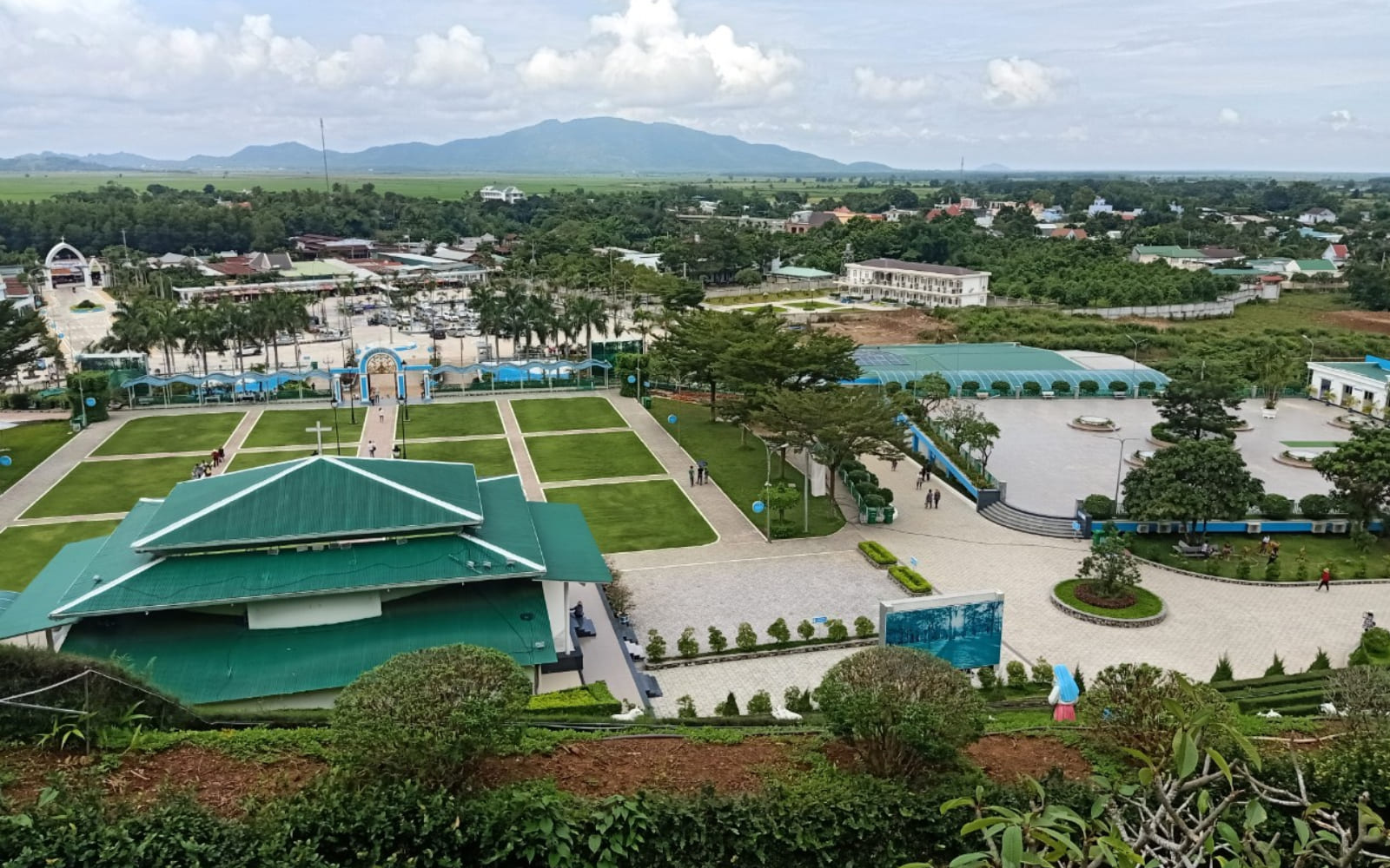 đức mẹ tà pao Khuôn viên Trung tâm Thánh Mẫu Tà Pao – không gian linh thiêng và thanh bình