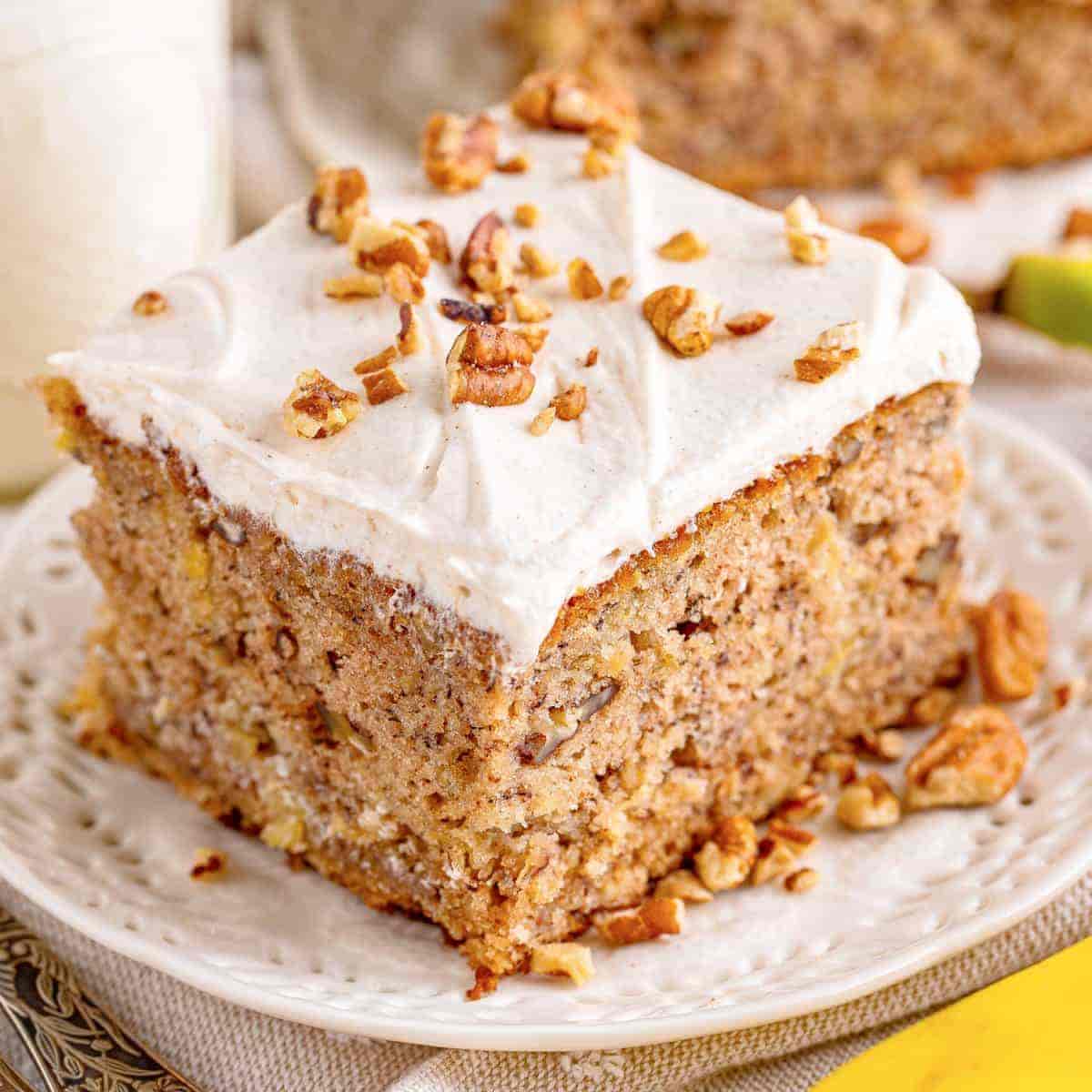 charleston Hummingbird Cake là loại bánh ngọt mềm ẩm rất được yêu thích tại Charleston