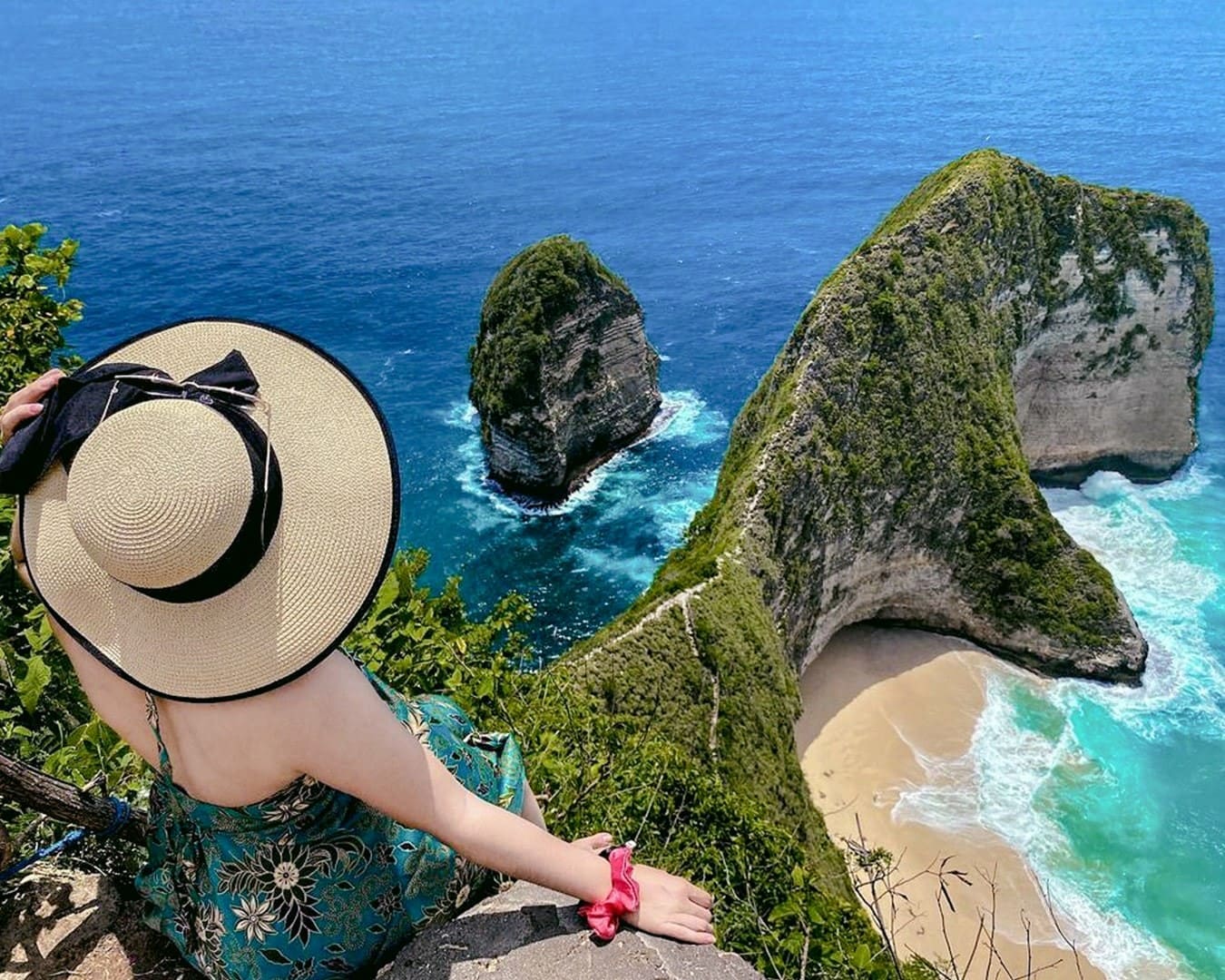 kelingking beach Du khách chiêm ngưỡng toàn cảnh “sống lưng khủng long” hùng vĩ và săn những bức ảnh check-in để đời