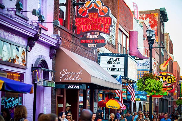 Music Row – trái tim của ngành công nghiệp âm nhạc Nashville với hàng loạt phòng thu và hãng đĩa danh tiếng