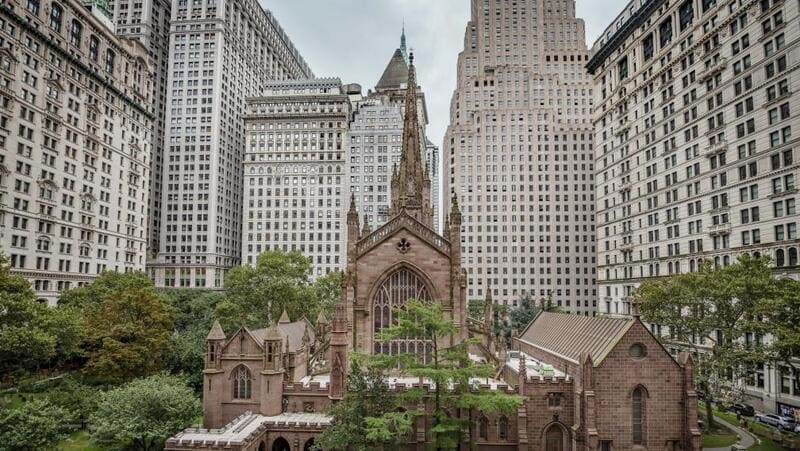 new york Nhà thờ Trinity – công trình kiến trúc Gothic cổ kính nằm ở Manhattan, mang vẻ đẹp trang nghiêm và dấu ấn lịch sử hơn 300 năm
