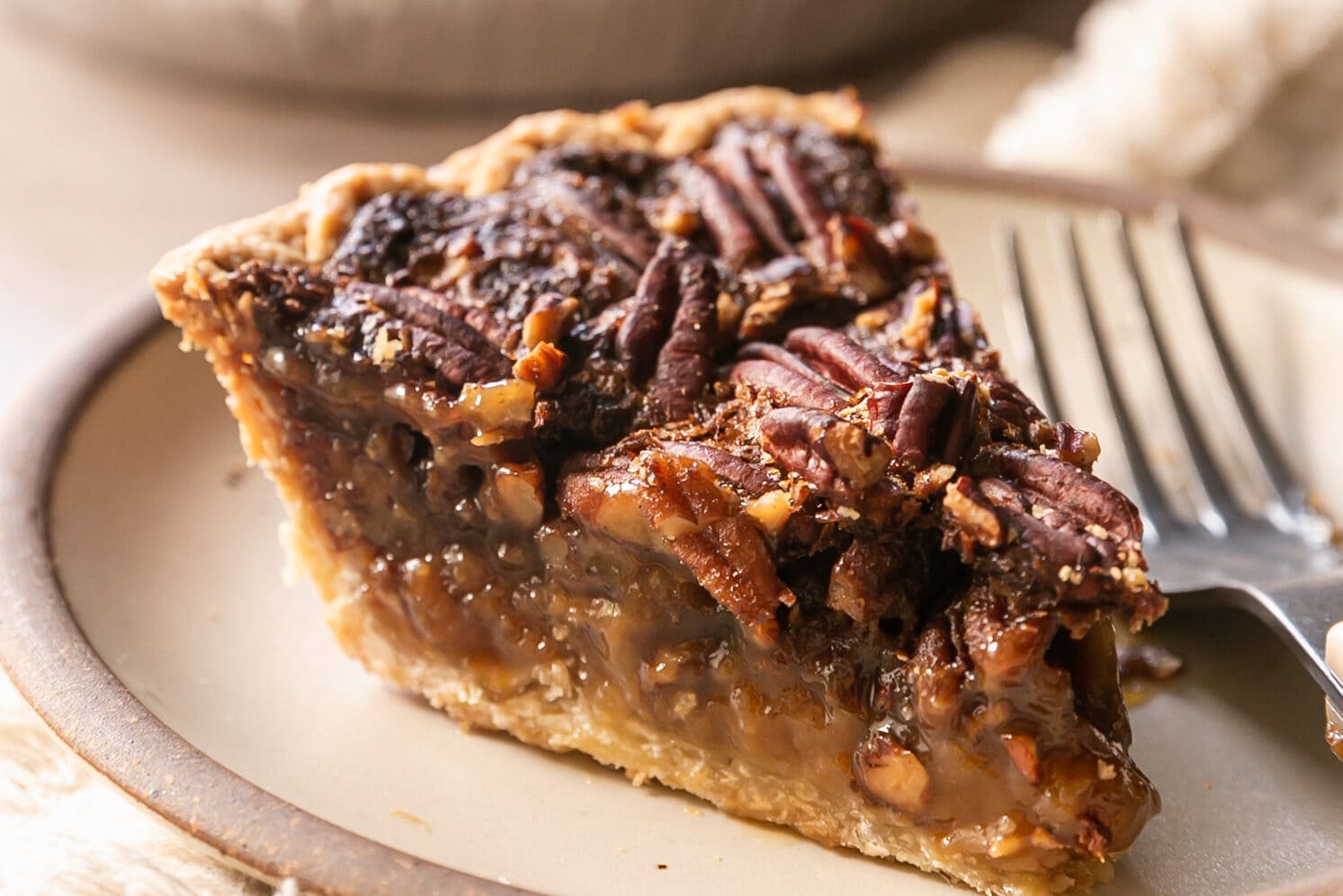 charleston Pecan Pie là món bánh nướng truyền thống gợi hương vị ấm áp đặc trưng miền Nam nước Mỹ