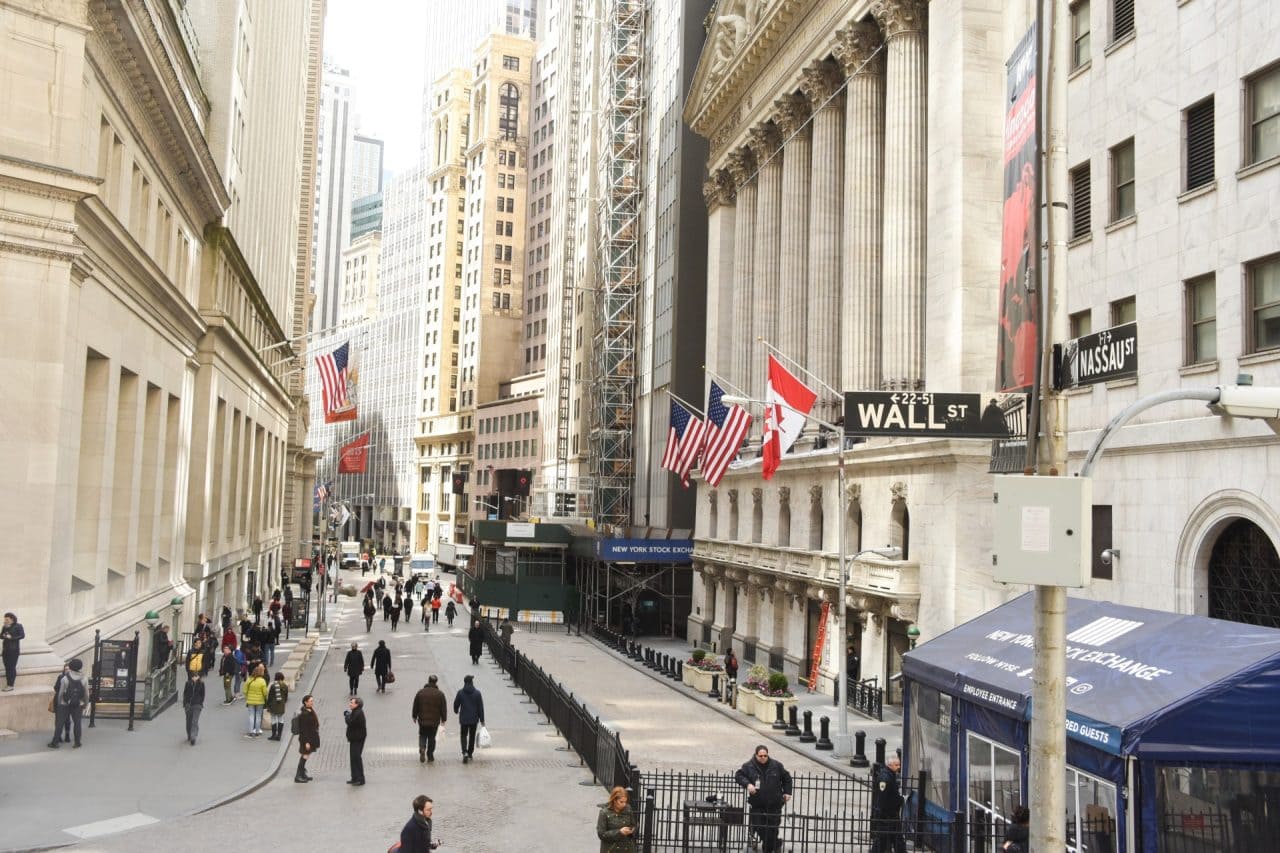 du lịch bờ đông nước mỹ Phố Tài Chính Wall Street – trung tâm kinh tế sầm uất và biểu tượng quyền lực tài chính của New York