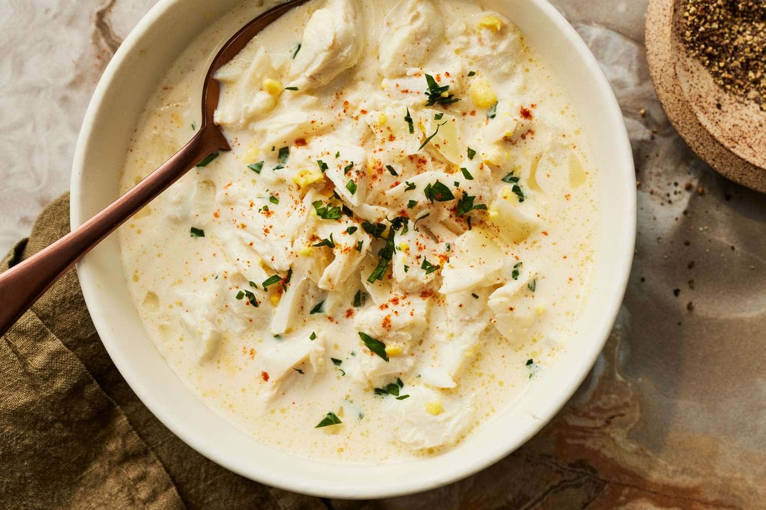 charleston She-crab Soup là món súp béo ngậy giàu hương vị vùng biển Charleston