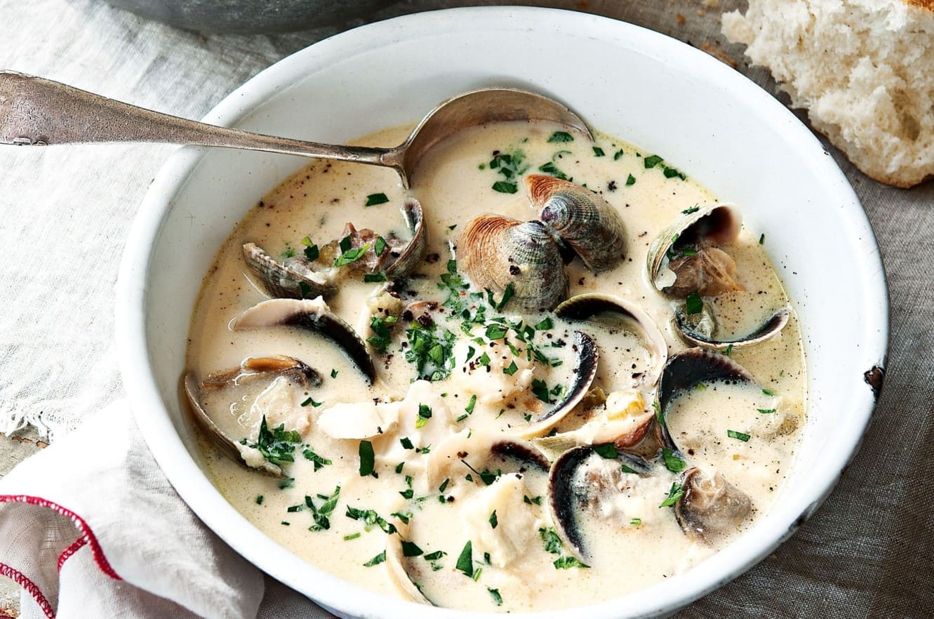 du lịch bờ đông nước mỹ Súp nghêu New England Clam Chowder – món súp kem béo ngậy, đậm đà hương vị biển cả đặc trưng vùng Đông Bắc nước Mỹ