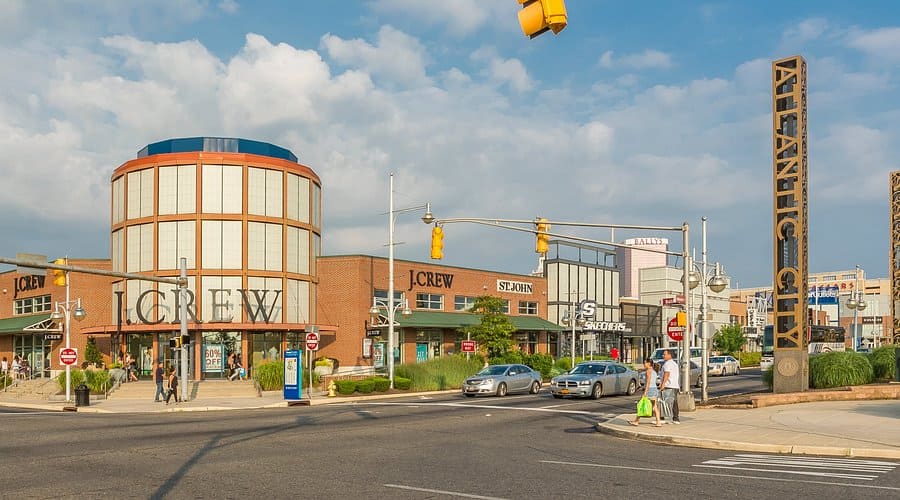 Tanger Outlets The Walk – thiên đường mua sắm ngoài trời tại Atlantic City với hơn 100 cửa hàng thương hiệu nổi tiếng và nhiều ưu đãi hấp dẫn