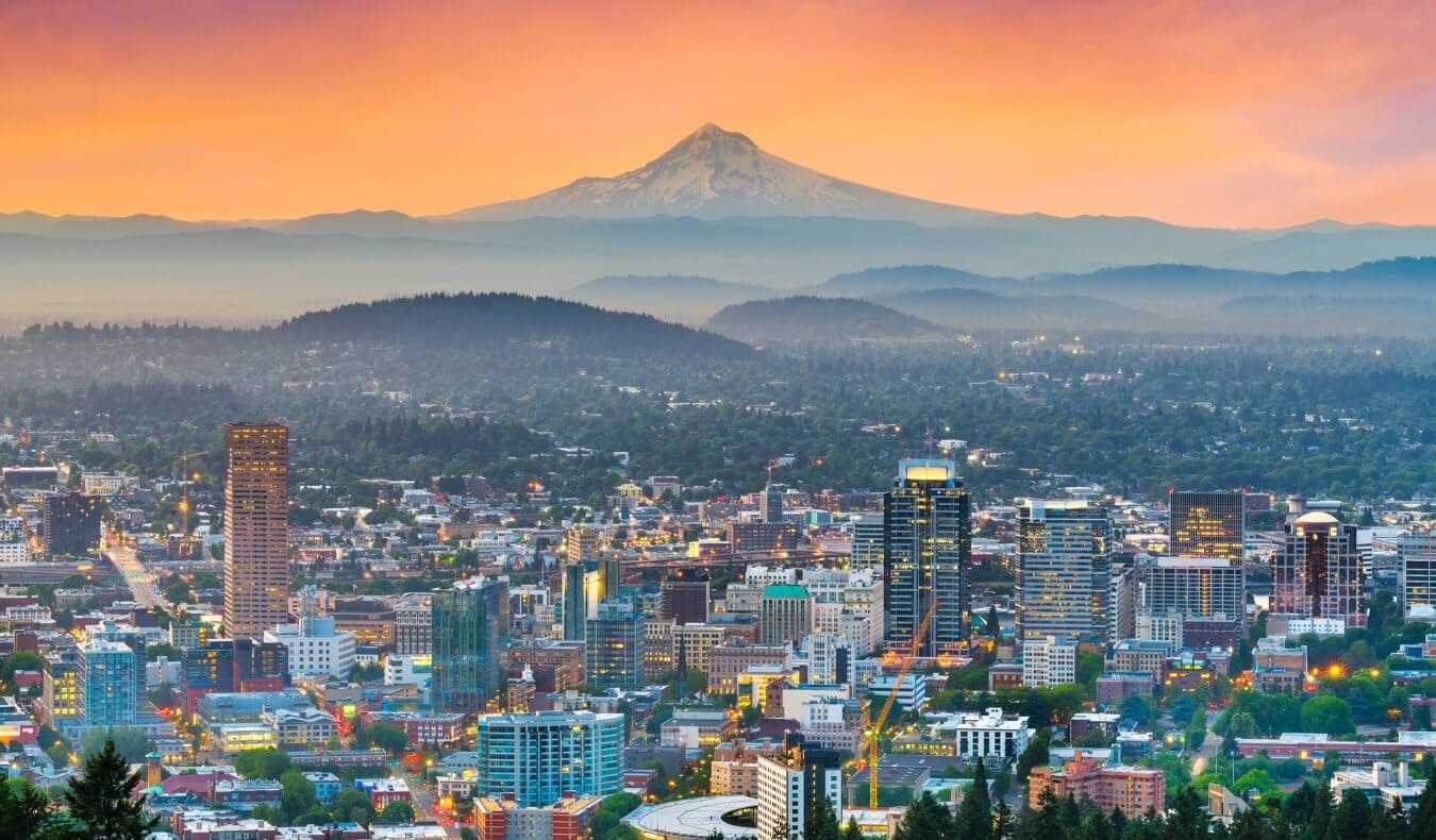 Thành phố Portland nằm ở bang Oregon, vùng Tây Bắc nước Mỹ